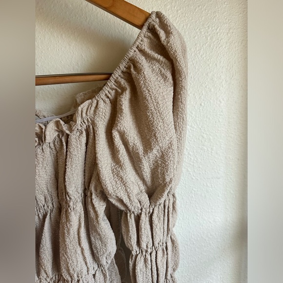LINE AND DOT Cropped Top. Ruffles and Ruching with long sleeves. - Picture 7 of 11